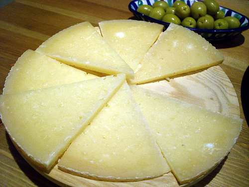 Queso Manchego Semi-curado. Semi-cured Manchego. 3 Kgr?