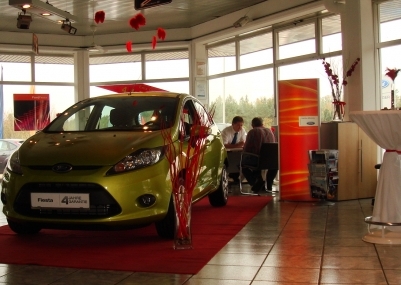 Illuminated Totems at Ford Car Showrooms
