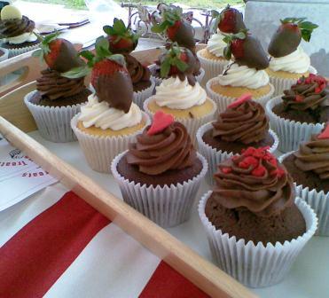 Chocolate and Vanilla Strawberry Cupcakes.