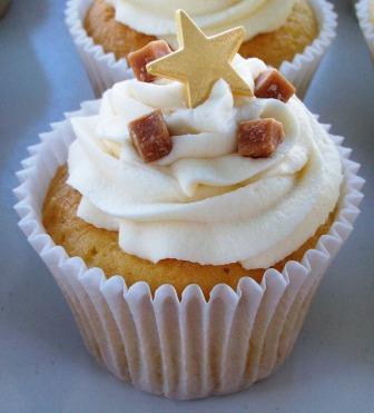 Caramel Fudge Cupcake. Vanilla Cupcake with Caramel buttericing, fudge pieces and edible gold star.