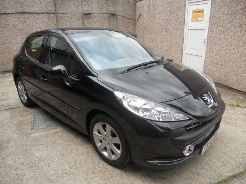 Finished in stunning Metallic Onyx Black Paintwork, 1560cc HDI Diesel, SE Premium Pack, 5 Doors, Only 50684 Miles from new, 1 Previous Owner, Date of Reg 29/01/2009, MOT Till Feb/2015